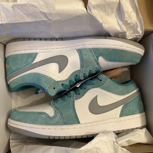 NIB NEVER WORN JORDAN DUNK LOW EMERALD